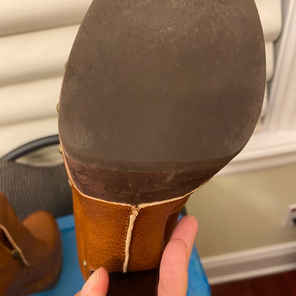 Beautiful Leather UGGS - Picture 10 of 12